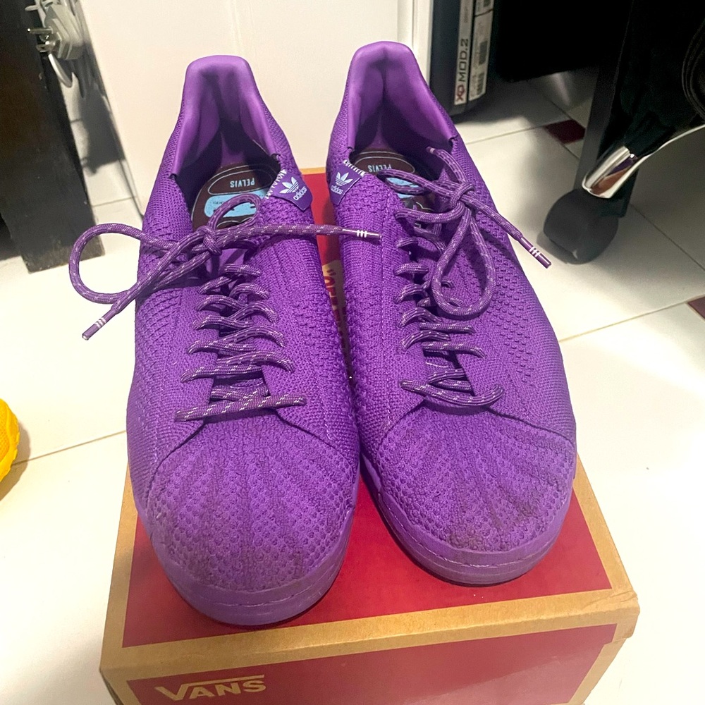 PHARRELL WILLIAMS X ADIDAS
Superstar Primeknit Sneakers